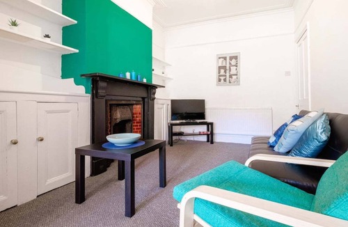 Staple Hill Apartment | Karah Suites - Lansdown Road