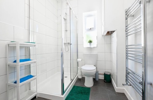 Staple Hill Apartment | Karah Suites - Lansdown Road