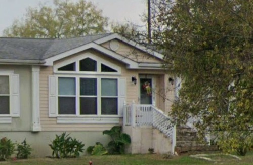 San Antonio House | Karan 2-bedroom house in enjoyable San Antonio with WiFi, AC
