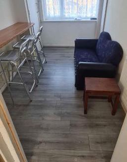 Mildenhall House | Karan Lodge