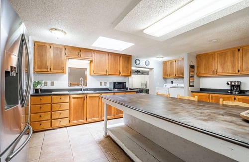 Odessa House | Karaoke Bar+Poker Table in Game Room | Sleeps 10