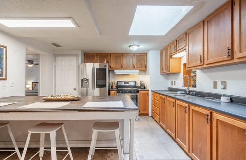 Odessa House | Karaoke Bar+Poker Table in Game Room | Sleeps 10