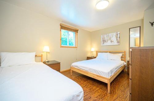 Madawaska Cabin | Karaoke Lodge in Madawaska, Big Group-Friendly