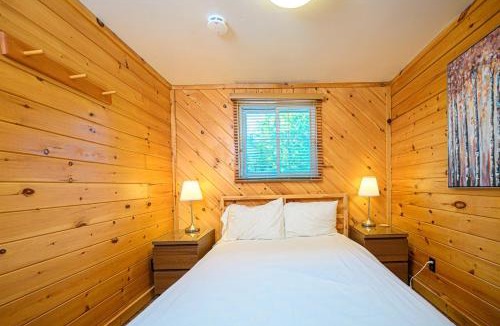 Madawaska Cabin | Karaoke Lodge in Madawaska, Big Group-Friendly