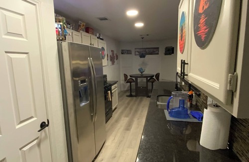 Pflugerville House | Karaoke, memorabilia, vinyl records, RGB lighting, instruments, patio!
