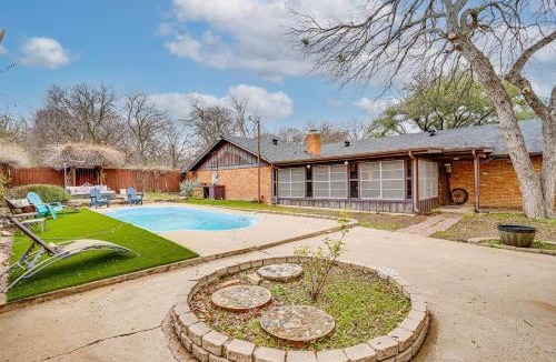 Tarrant County House | Karaoke Ready! Fort Worth Area Home