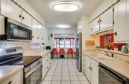 Tarrant County House | Karaoke Ready! Fort Worth Area Home
