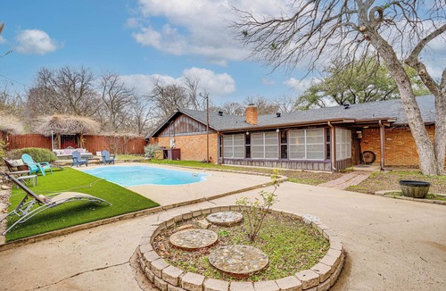 Tarrant County House | Karaoke Ready! Fort Worth Area Home
