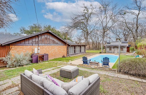 Tarrant County House | Karaoke Ready! Fort Worth Area Home