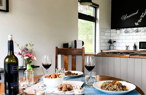 Blewitt Springs Cottage | Karawatha Cottages B&B