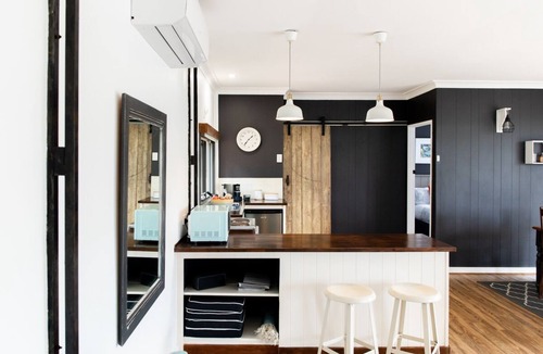 Blewitt Springs Cottage | Karawatha Cottages B&B