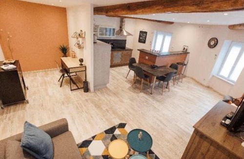 Saint-Just-la-Pendue Apartment | Karine hospitality