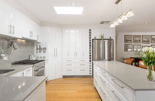 Mornington House | KARINYA - MORNINGTON