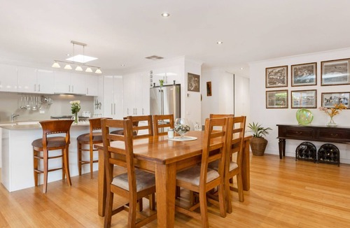 Mornington House | KARINYA - MORNINGTON