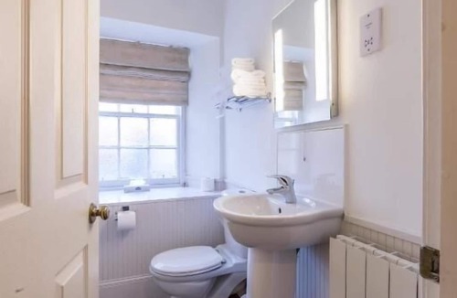 Port of Menteith Hotel | Karma Lake of Menteith