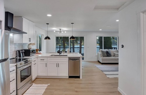 SeaTac Cottage | Karmen's Lake Cottage A1