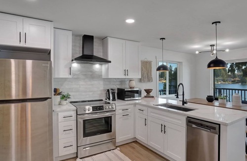 SeaTac Cottage | Karmen's Lake Cottage A1