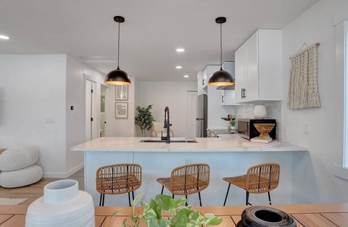 SeaTac Cottage | Karmen's Lake Cottage A1