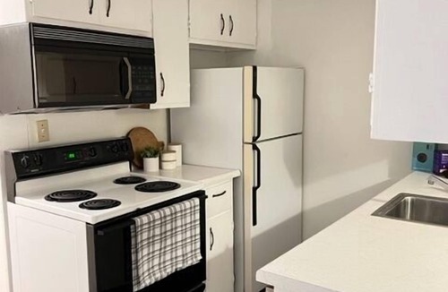 SeaTac Cottage | Karmen's Lake Cottage A2