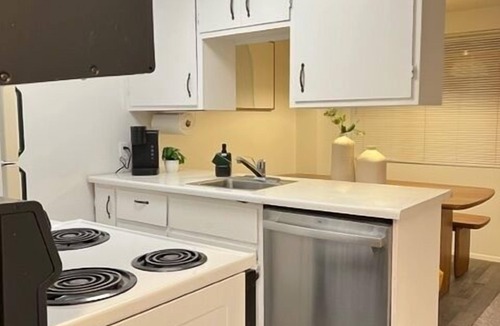 SeaTac Cottage | Karmen's Lake Cottage A2