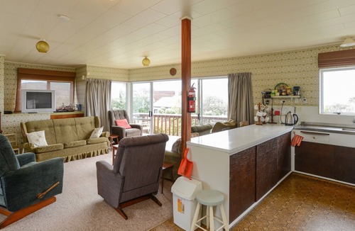 Waimarama Cottage | Karoola - Waimarama Bach