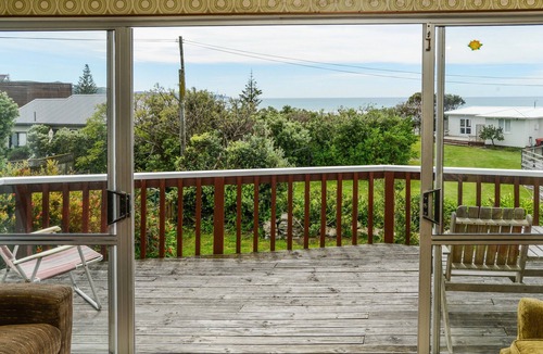 Waimarama Cottage | Karoola - Waimarama Bach