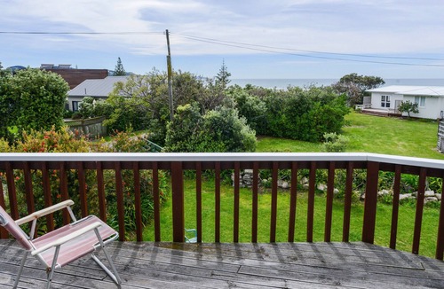 Waimarama Cottage | Karoola - Waimarama Bach