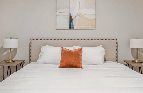 Lowry Hill East Apartment | Kasa | Comfy 2 BD + Pet Friendly | Minneapolis