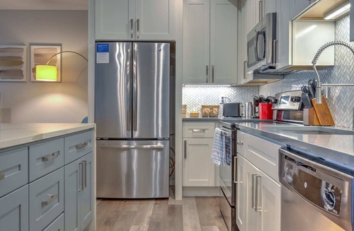 DeBaliviere Place Apartment | Kasa | Enjoy a Live Show at The Muny | Forest Park