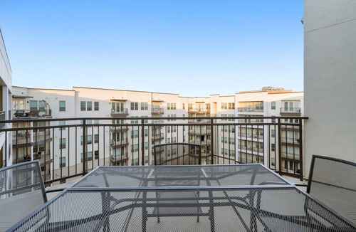 Central Arlington Apartment | Kasa | Explore Breweries, in Dallas | Arlington