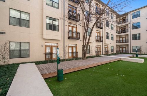 Legacy Park Apartment | Kasa | Modern Studio + Fast Wifi | Plano