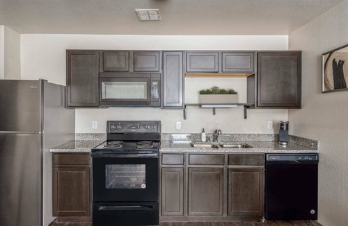 Prospect Park Apartment | Kasa | Study Friendly or Work Friendly, Fast Wifi | Minneapolis