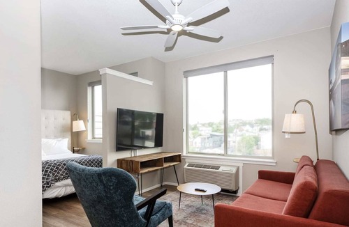 Highland Apartment | Kasa The Comma | Classic 1BD in Denver