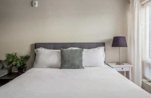 Prospect Park Apartment | Kasa University Avenue Minneapolis