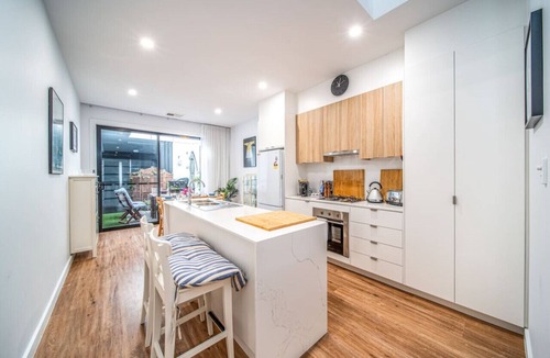 Tonsley House | Kashida - 2BR Townhouse WiFi Study