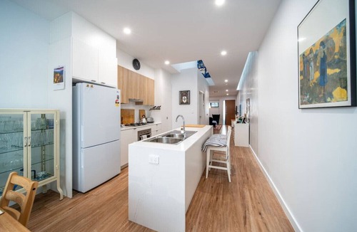 Tonsley House | Kashida - 2BR Townhouse WiFi Study