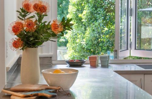 McCrae House | Kasih