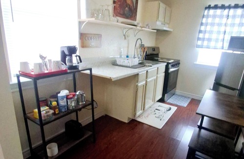 Redwood Apartment | KASITA.5 min to river, 4min to Christus S R hospital, state University 12min