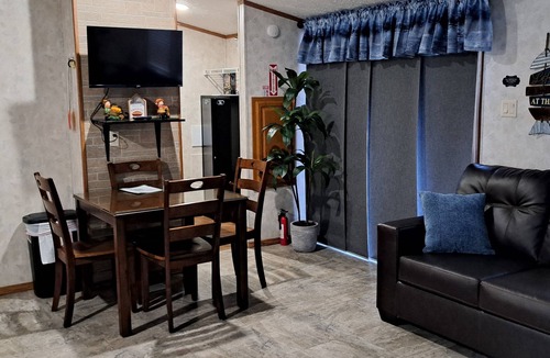 Murphysboro Cabin | Kat's Get Away by the Lake