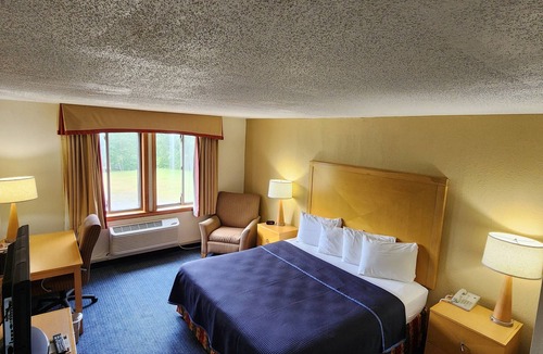 Sherman Station Hotel | Katahdin Inn & Suites