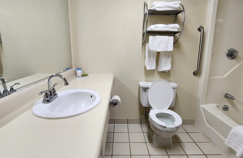 Sherman Station Hotel | Katahdin Inn & Suites