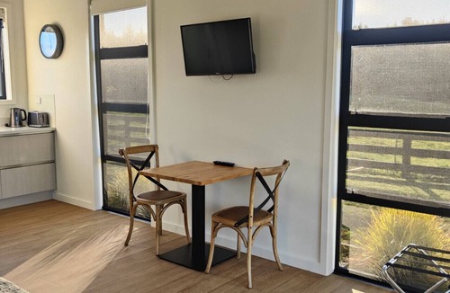 Kinloch Condo | Katelyn Studio - Rural Couples Retreat