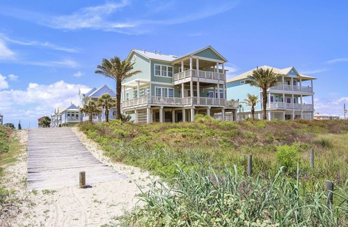 Beachside Village Cottage | Kathie's Beachfront Kottage by Ryson Vacation Rentals