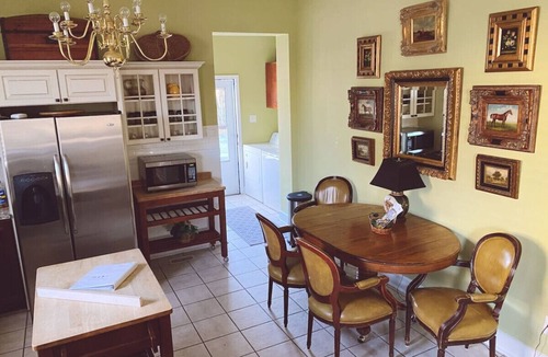 Lexington House | Kathy`s Place -Horse park, Keeneland Racing, Bourbon Tours, UK Sports, Rupp Arena