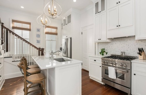 Natchez Cottage | Katie's Cottage | 3/3 Historic Home, Washer/Dryer, Full Kitchen