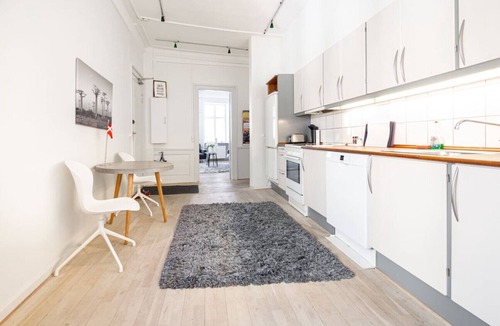 Copenhagen City Centre Apartment | Kattesundet Charm: Sleek Place - Historical Center