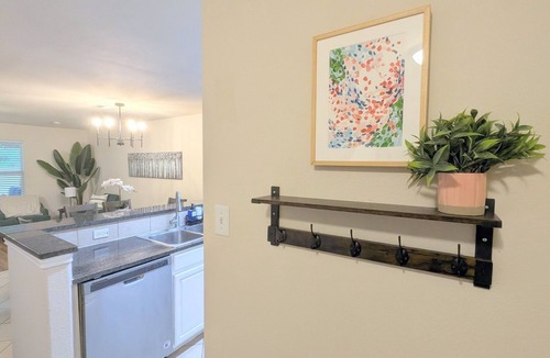 Brookshire House | Katy Family Stay Sleeps 8 Backyard Pet Friendly
