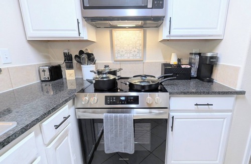 Brookshire House | Katy Family Stay Sleeps 8 Backyard Pet Friendly
