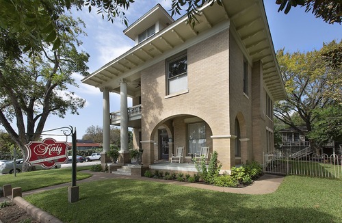 Smithville Hotel | Katy House Bed and Breakfast