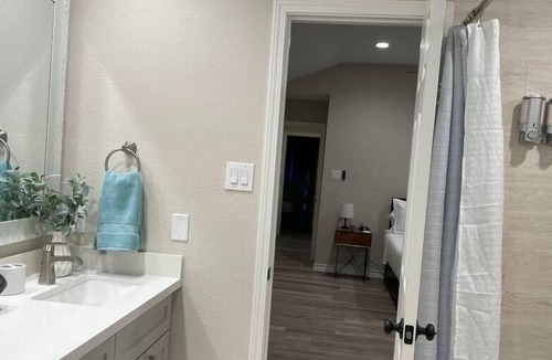 Addicks House | Katy Sweet Orange - 3bd W/Yard + Patio